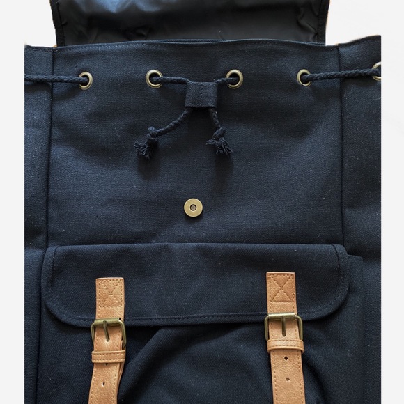 🍁NEW! Large backpack - Picture 3 of 3